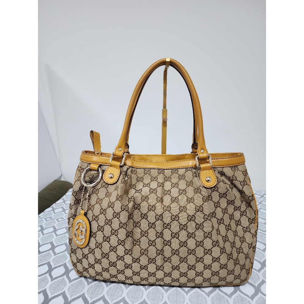 Gucci GG Canvas Sukey Medium Shoulder Bag Beige/Brown